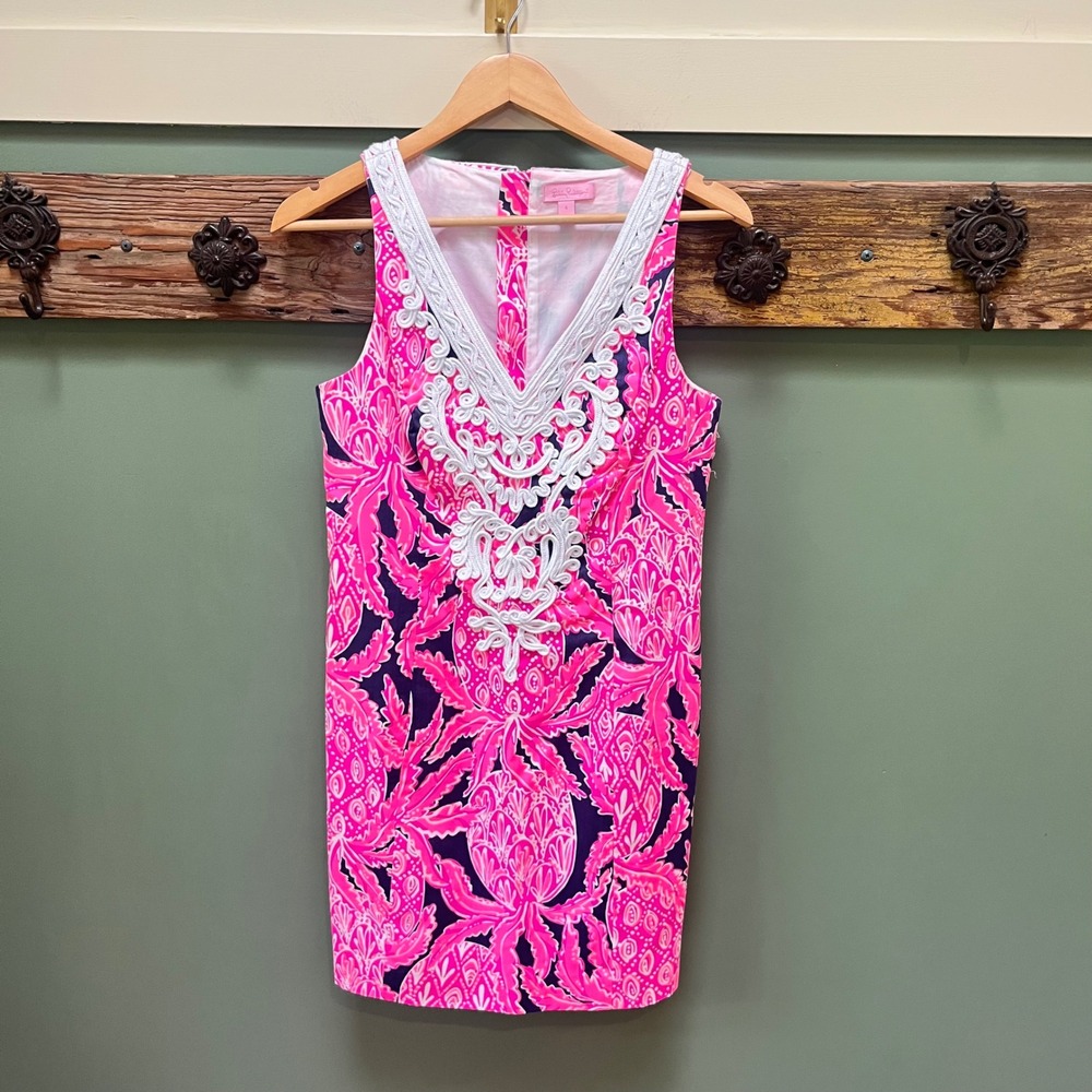 Lilly Pulitzer Gabby Shift Dress in Coco Safari Pineapple 4 Cotton Sleeveless